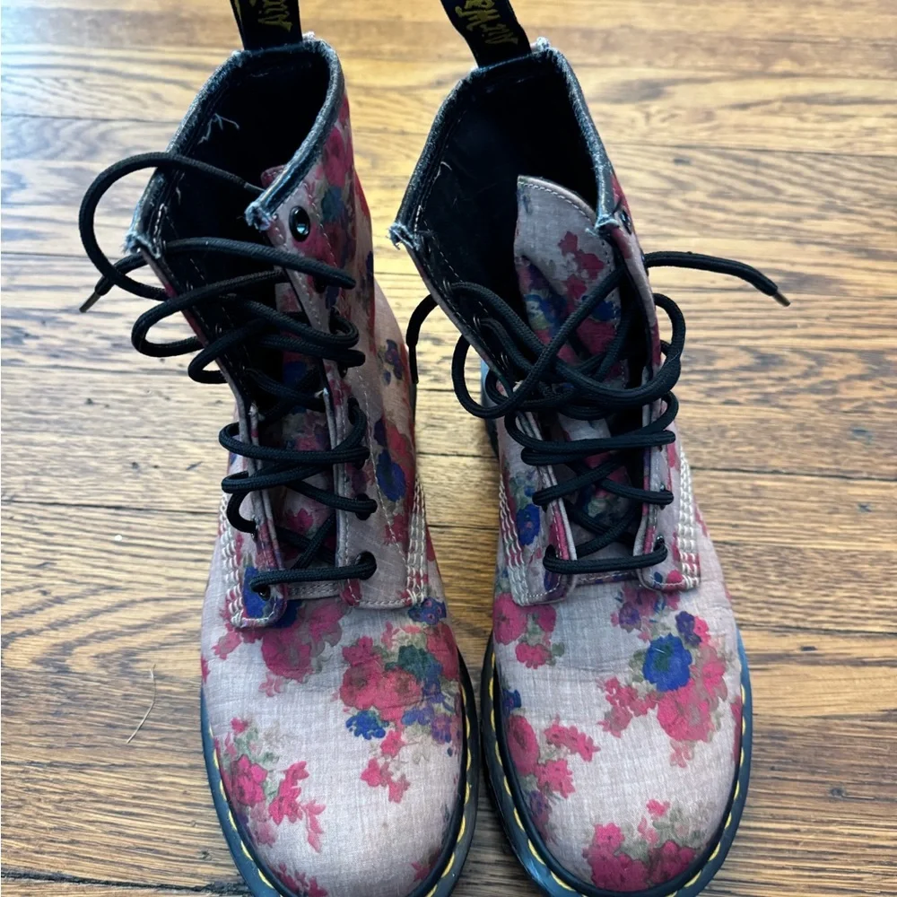 Dr. Martens Taupe Vintage Bouquet Castel (LIKE NEW) FIRM PRICE. Awesome boots! - Picture 6 of 16